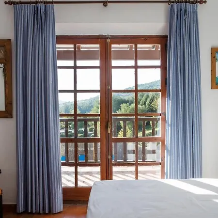 Hotel Tugasa Truchas