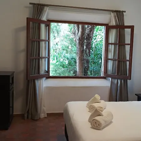 Tugasa Truchas Ξενοδοχείο 2*